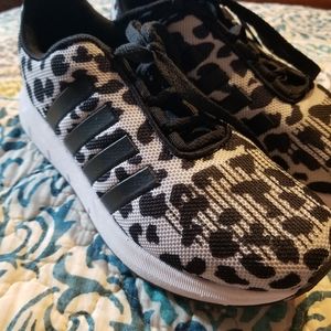 Women's size 6 cheetah print black and gray sneakers